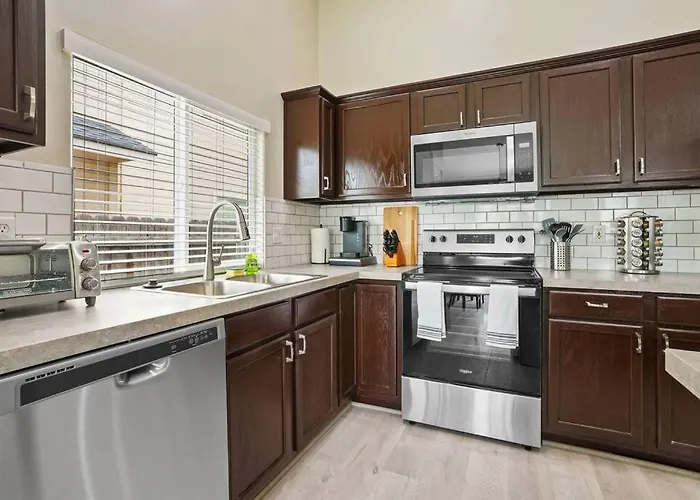 Remodeled, Charming Retreat On The City'S Doorstep