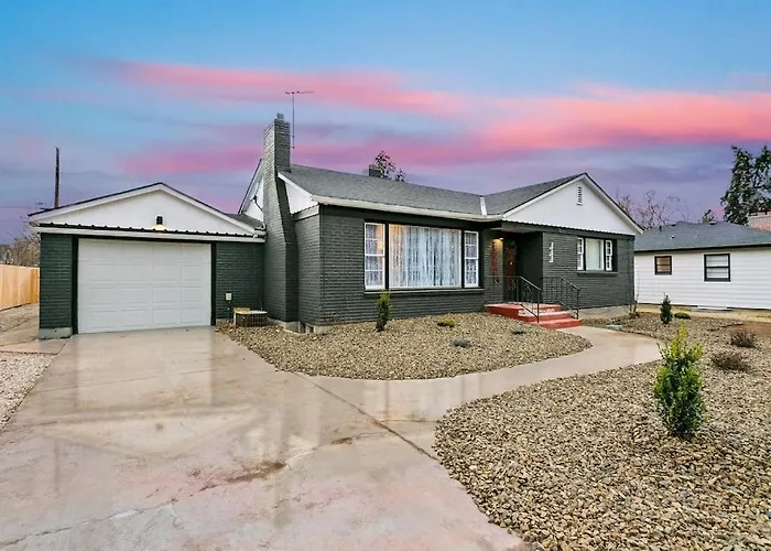 Cute Remodeled Midcentury Cottage On Boise Bench
