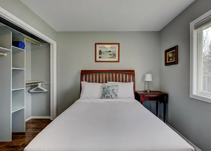 Hello Dolly: Cozy 3-Bed Retreat with Fireplace near Trails and River
