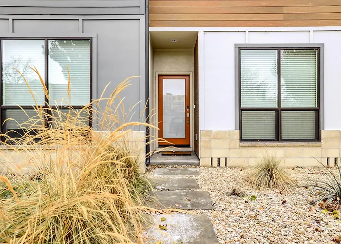 Beautiful Townhome - Steps To Downtown Boise!